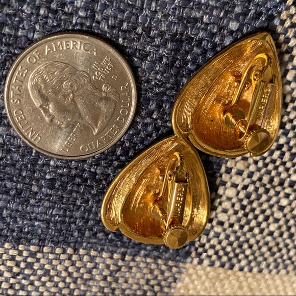 Vintage Napier Black & Gold Clip On Earrings - Picture 6 of 7